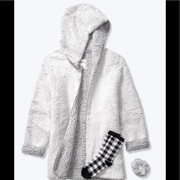 Pink Victoria’s Secret Sherpa Cardigan Gift Set NWT - Picture 2 of 7